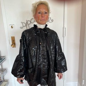 Embossed black jacquet